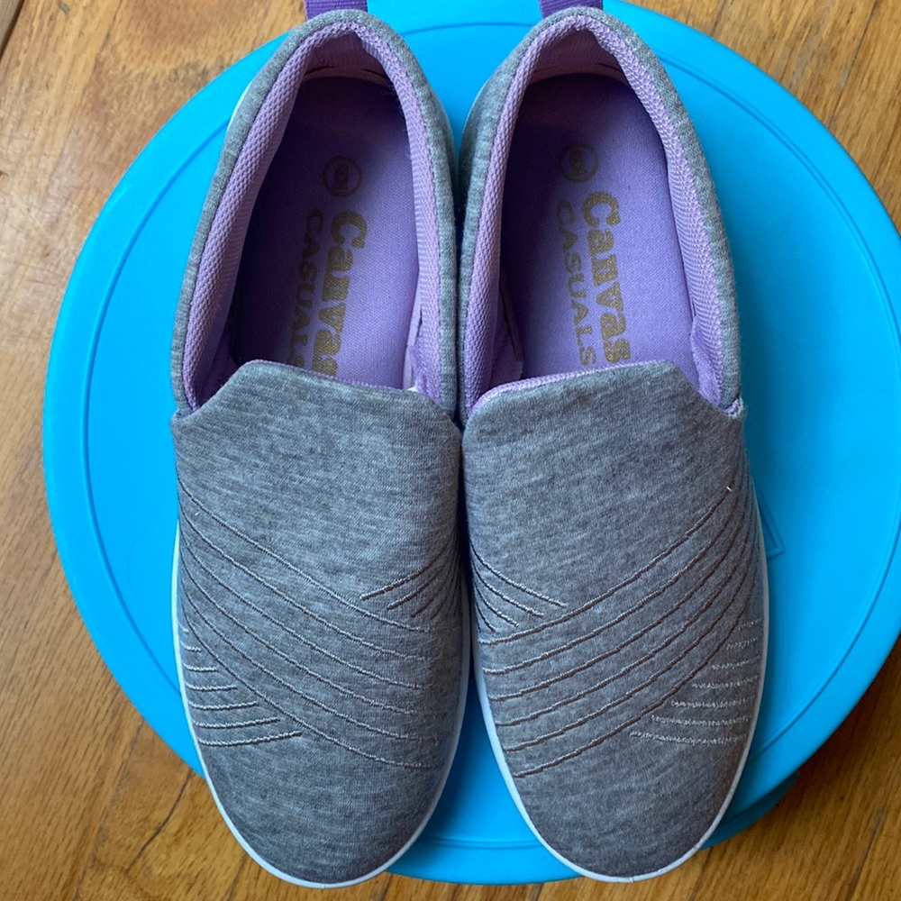 Canvas Casuals sz 6 EUC! Worn 1 time! Gray with cushion foam inside!